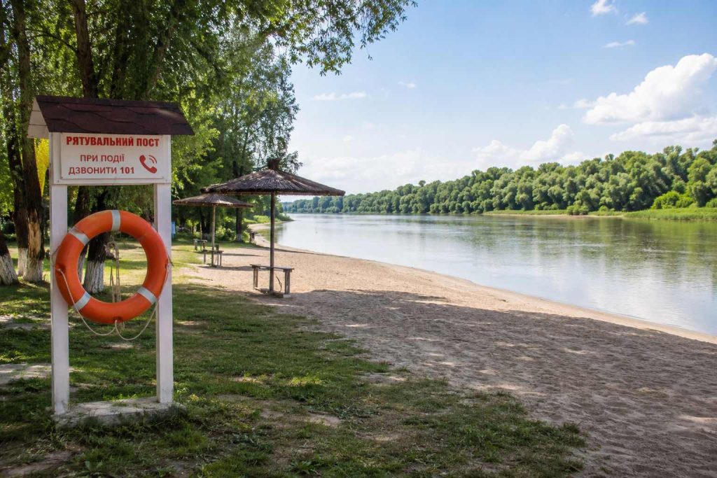Де безпечно купатися в Чернівцях цього літа: пляжі, Прут, озера і перевірені місця 2026